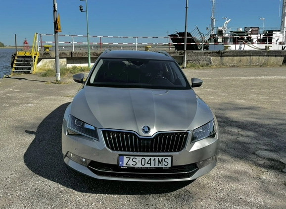 Skoda Superb cena 69999 przebieg: 188000, rok produkcji 2016 z Świnoujście małe 137